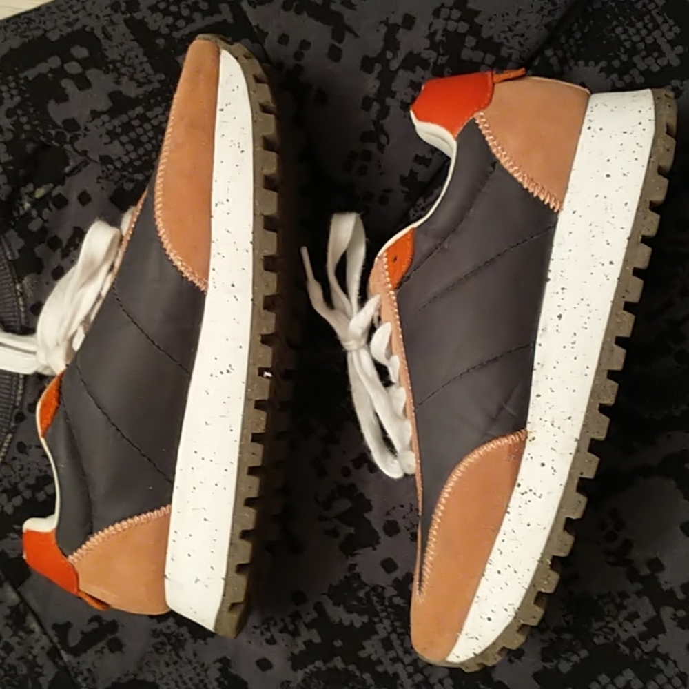 Zara Black, Tan & Orange Athletic Sneakers